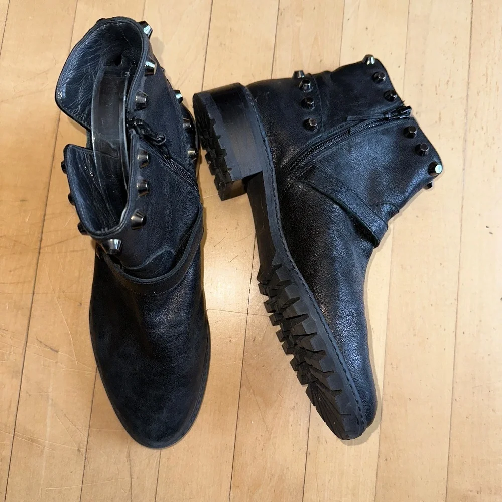 Stuart Weitzman Black Leather Gowest moto bootie, 7.5  CB2501 - Picture 2 of 7